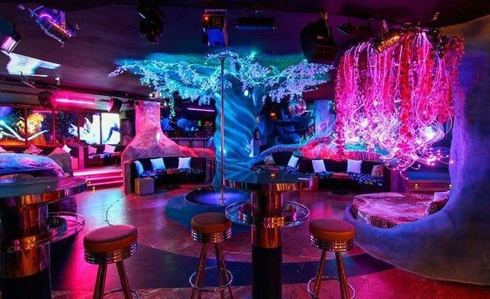 Exclusividad y diversión: reservados privados en strip club de Barcelona